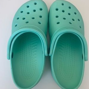 Classic Crocs (Pistachio)